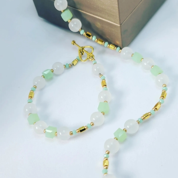 Cat Eye ,  Necklace - Picture 3 of 5